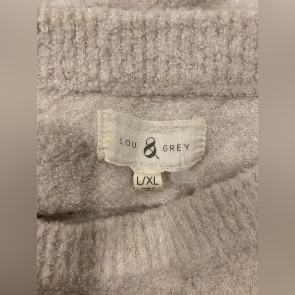 Oversize L/XL Poncho-Style Sweater with Asymmetric Hem - Picture 7 of 8